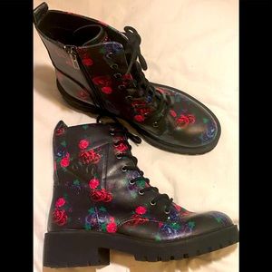 Trendy Guess Boots, combat/ hiking boots like new EC beautiful floral design.